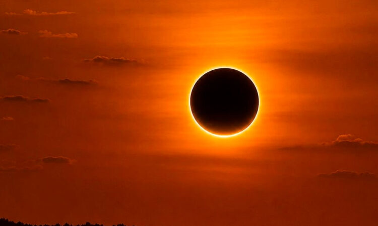 Eclipse solar total oscurece España por primera vez en 121 años