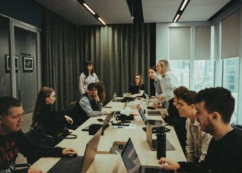 Estrategias de compensación integral: Cómo la transparencia y los beneficios redefinen la retención laboral en México