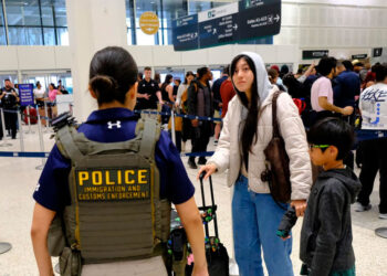 ICE separa a más familias; miles de padres de niños ciudadanos han sido detenidos