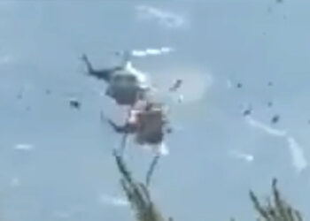 Tragedia en Grecia: helicópteros antiincendios chocan en pleno vuelo