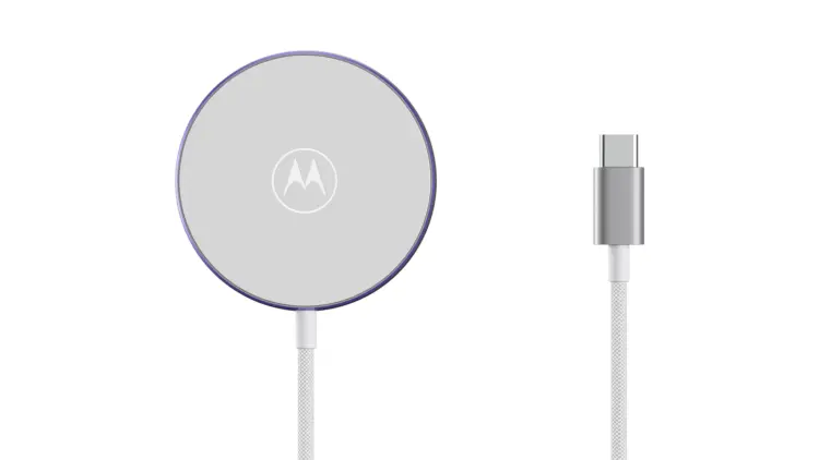 Motorola presenta Moto Snap, su nuevo cargador inalámbrico magnético
