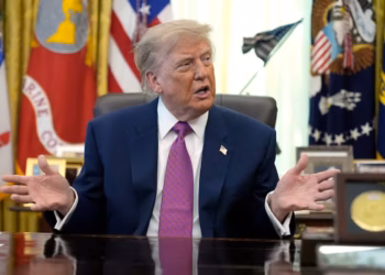 Trump anuncia acuerdo petrolero con Venezuela por 65 mil mdd