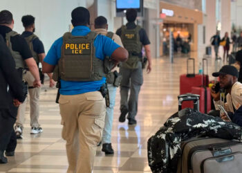 ICE refuerza operativos en aeropuertos de Estados Unidos