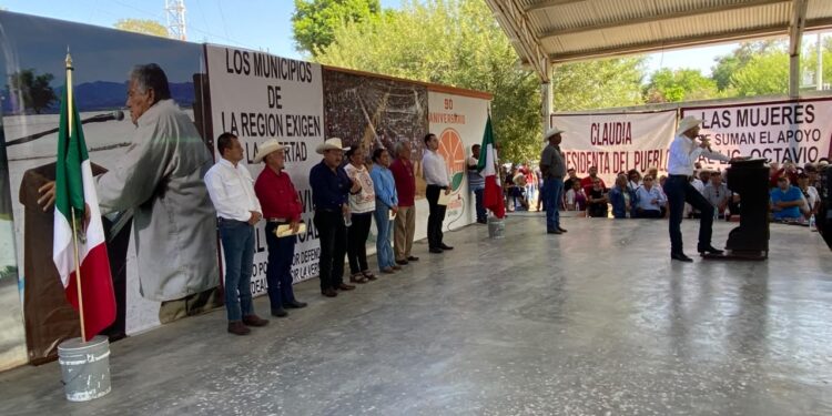 Cierran carretera a Monterrey