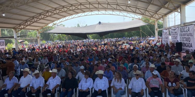 Cierran carretera a Monterrey