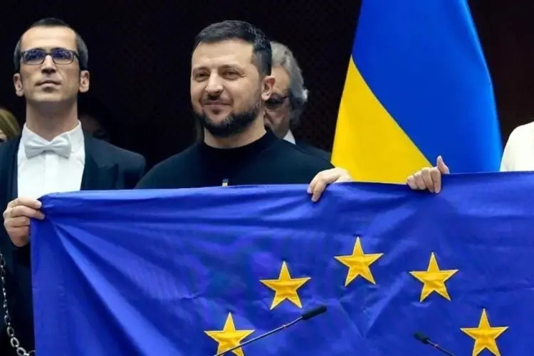 Ucrania celebra 35 años de independencia con respaldo de líderes europeos