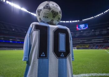 Subastan balón de la “Mano de Dios” de Maradona en millonaria cifra