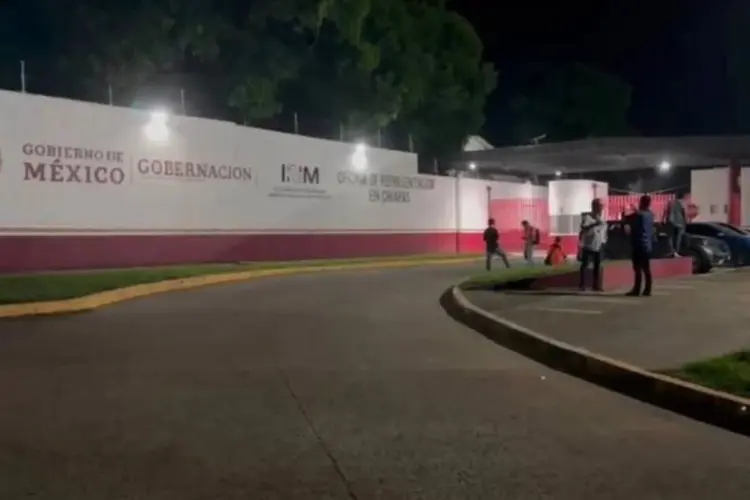 Se amotinan migrantes en estación Siglo XXI Tapachula