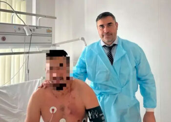 Sobrevive a un rayo y logra escapar de un oso en un insólito caso en Rusia