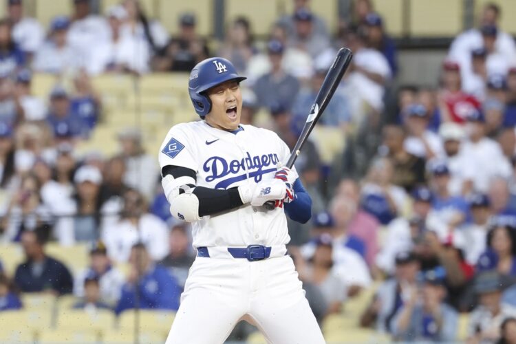 Dodgers cortan mala racha y Dave Roberts no celebra