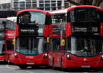 Mil 500 conductores de Londres paran labores por el calor extremo