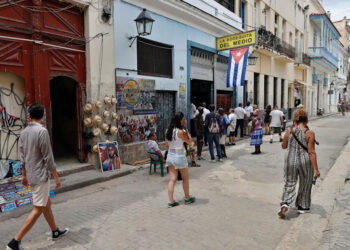 Turismo cubano registra fuerte caída con casi 600 mil visitantes menos