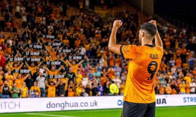 Raúl Jiménez juega y Wolves avanza en la Carabao Cup