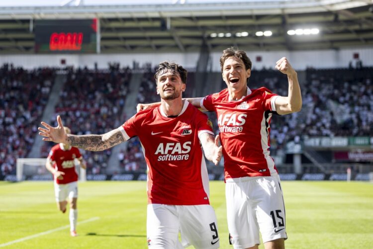 Mateo Chávez da dos asistencias en goleada del AZ