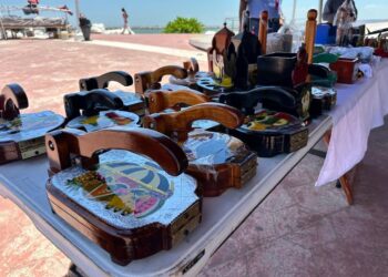 Promueve CEDES Altamira reinserción social con venta de artesanías