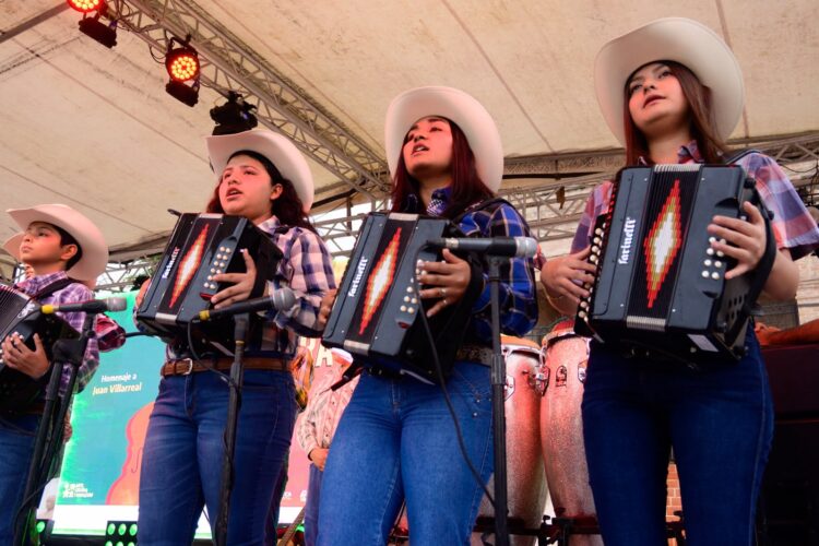 El fara fara no se apaga en la frontera: así rescatan la música norteña en Río Bravo