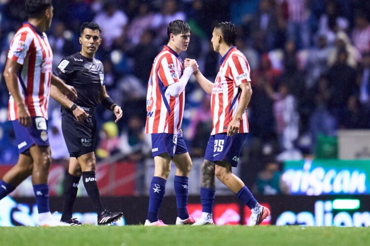 Chivas evita la derrota y empata con Puebla en Liga MX
