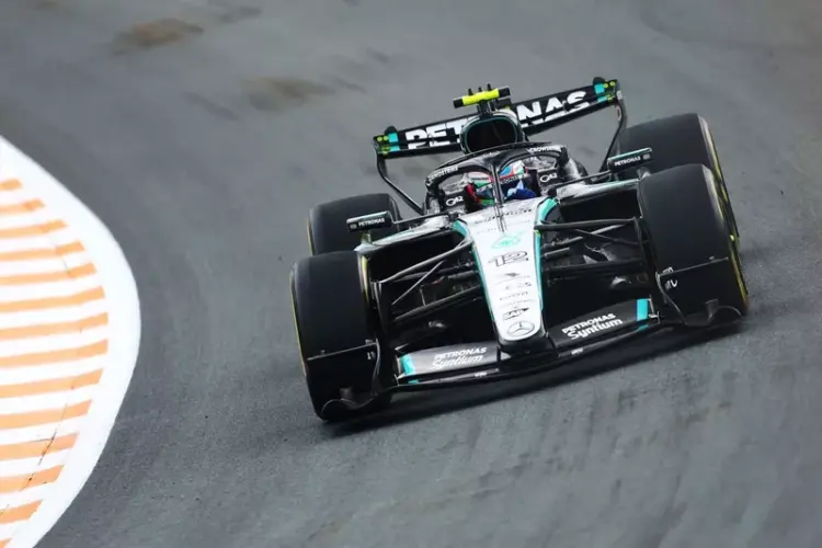 Checo Pérez acaba 21° en primera práctica de Países Bajos