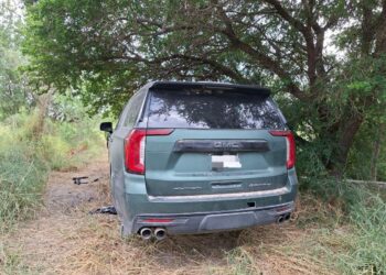 Aseguran camioneta robada y ponchallantas