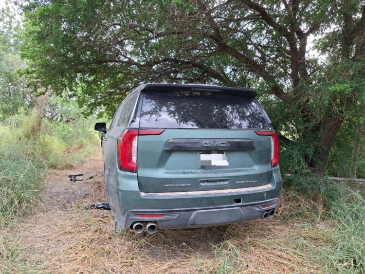 Aseguran camioneta robada y ponchallantas