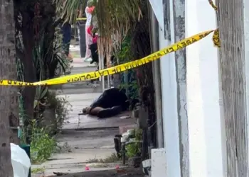 Adolescente muere baleado camino a su trabajo