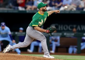 Athletics vencen 8-3 a Rangers con cuatro hits de Jeff McNeil