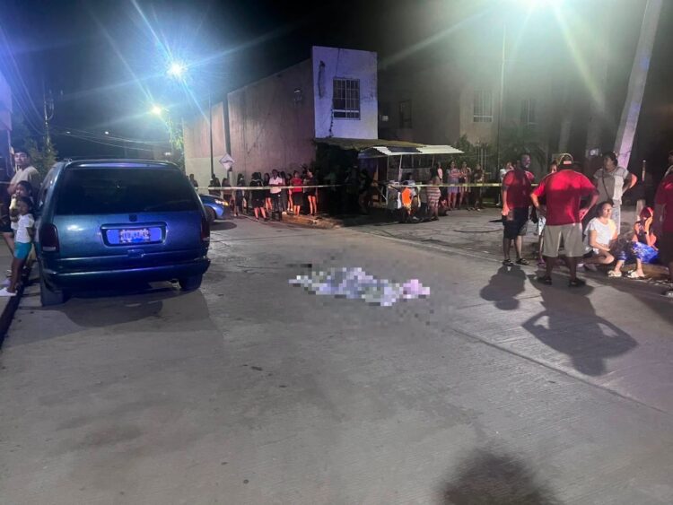 Muere mujer atropellada por vehículo, conductor huye