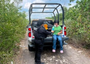 Resguardan a menor que deambulaba en carretera de Casas