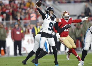 Carolina abre la pretemporada con triunfo sobre Arizona