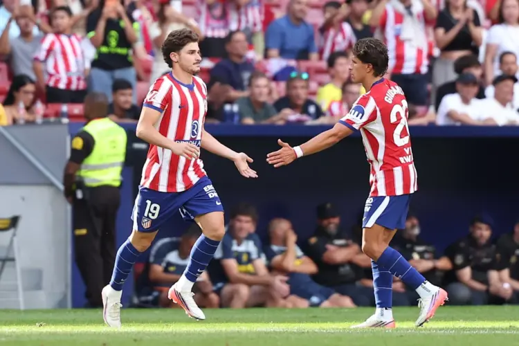 Julián Álvarez sigue en el Atlético pese al conflicto con la afición