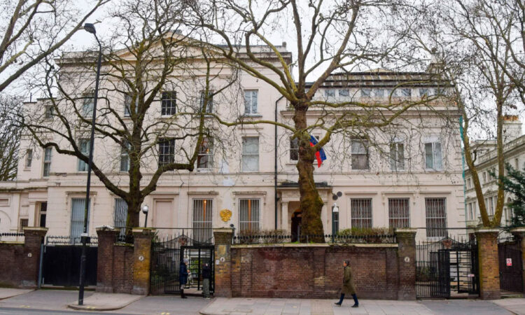 Tensión entre Rusia y Reino Unido aumenta por apoyo británico a Ucrania