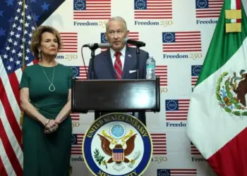 Johnson pide colaboración y no rivalidad México-EEUU