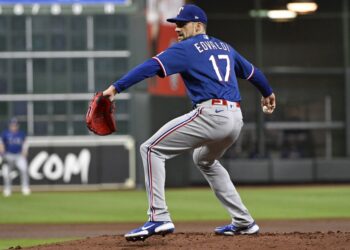 Rangers vencen a Gigantes con brillante actuación de Durán