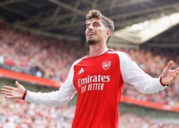 Arsenal destroza al City y levanta la Community Shield en Cardiff