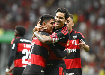 Flamengo gana y se acerca al líder Palmeiras
