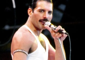 Se subastan el piano y micrófono de Freddie Mercury