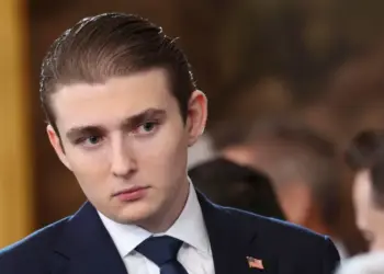 Irán amenaza a Barron Trump y EU activa investigación