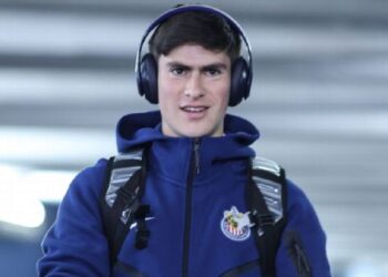 Armando González debuta como espectador en triunfo del Olympiacos