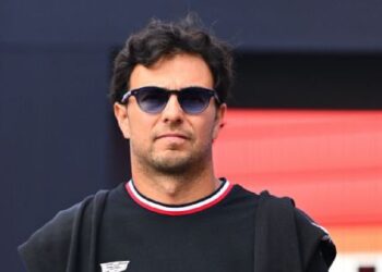 Checo Pérez advierte retraso de Cadillac en la F1
