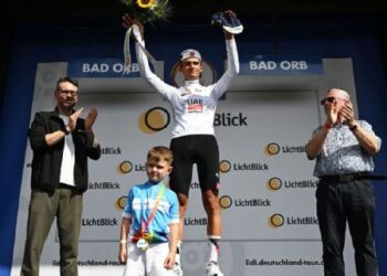 Isaac del Toro domina el prólogo en Alemania