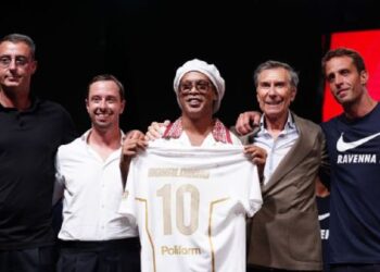Ronaldinho vuelve al futbol con el Ravenna de Serie C