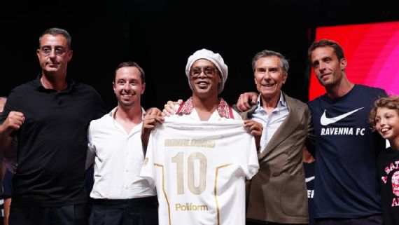 Ronaldinho vuelve al futbol con el Ravenna de Serie C
