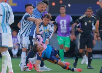 FIFA sanciona a Argentina tras incidentes ante España