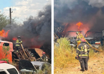 Incendio consume vehículos en corralón de Reynosa