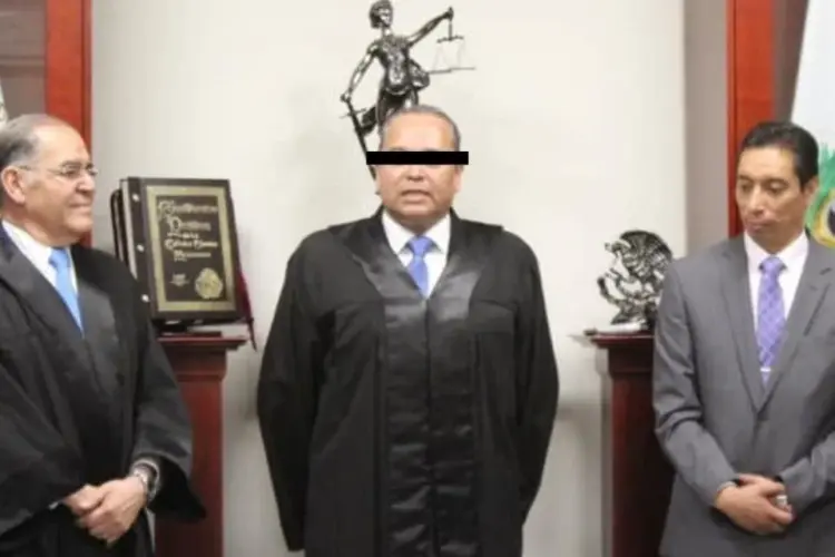 Detienen a juez de Durango con un millón de pesos y arma