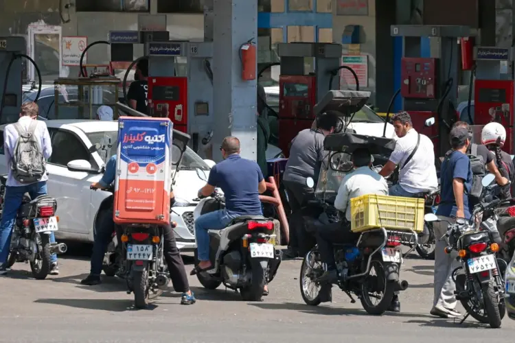Irán registra largas filas por temor a escasez de gasolina