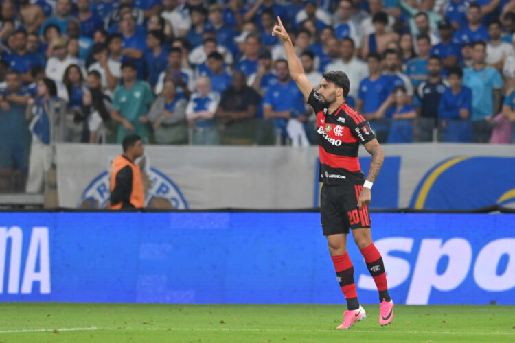 Cruzeiro y Flamengo dejan abierta la serie de octavos