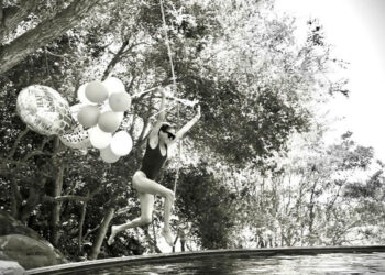 Meghan Markle celebra su cumpleaños 45 con fotos en la alberca