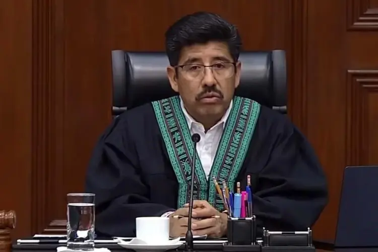 Ministro Aguilar ve decadencia en servicio público
