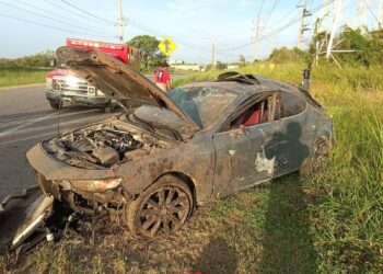 Mueren dos jóvenes tras choque en Altamira